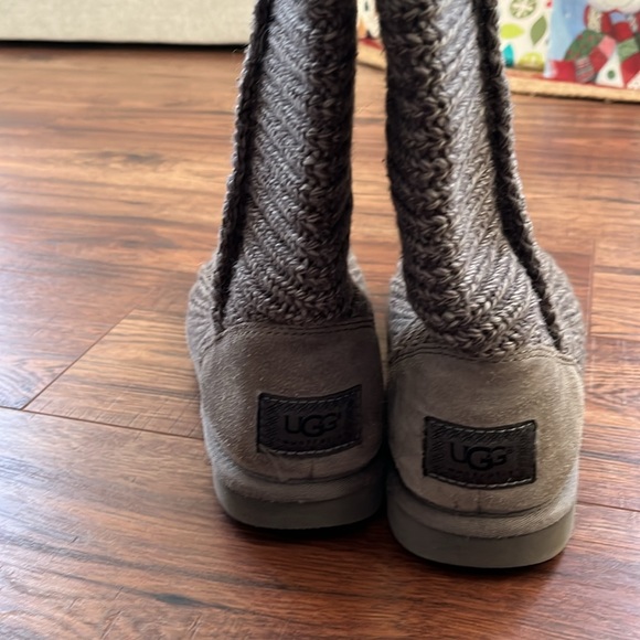 Classic Cardy Uggs - Picture 2 of 6